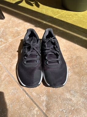 Nike Men's Black Athletic Running Shoes with White Sole